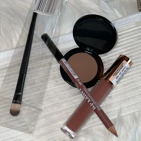 Farmasi Makeup Bundle - Picture 6 of 10